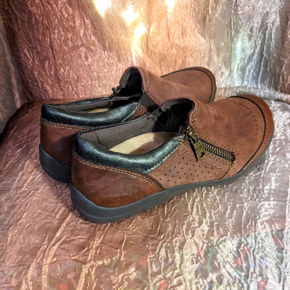 Earth Origins leather shoes - Picture 4 of 5
